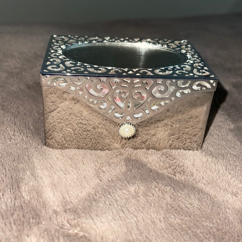 Jewelry box